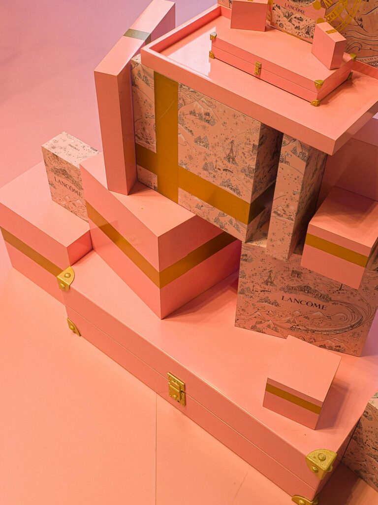 Elegant pink gift boxes with gold details create a festive and luxurious atmosphere.